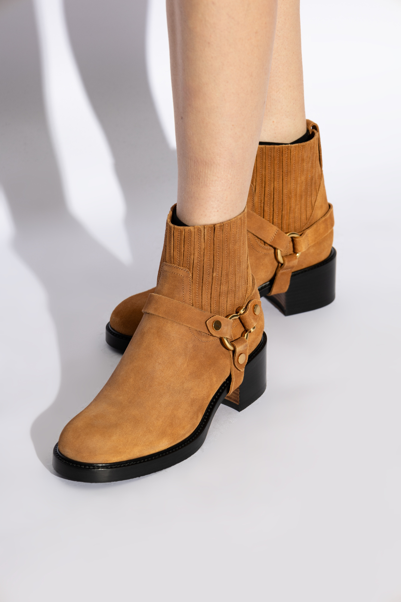 ショートブーツ・ブーティ CHLOE DAKOTA ANKLE BOOTS IN GRAINY LEATHER CHLOÉ Dakota embellished leather ankle boots | NET-A-PORTER